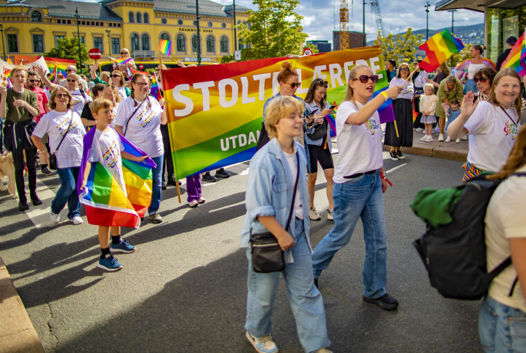Lærere og rektorer har involvert seg i pride-debatten i Drammen i kjølvannet av politiske utspill - her fra Pride-paraden i fjor.