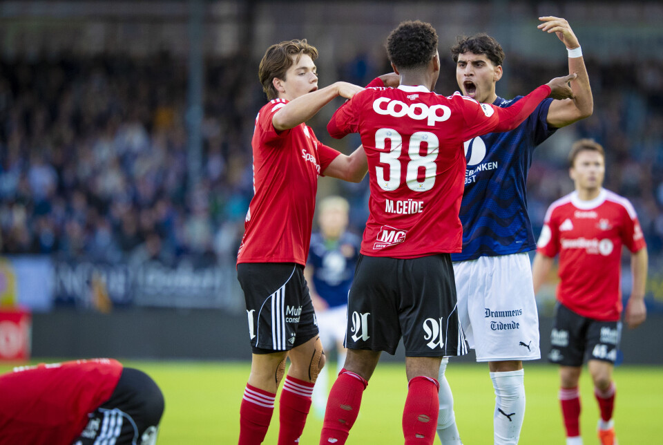 Her barker de sammen på banen