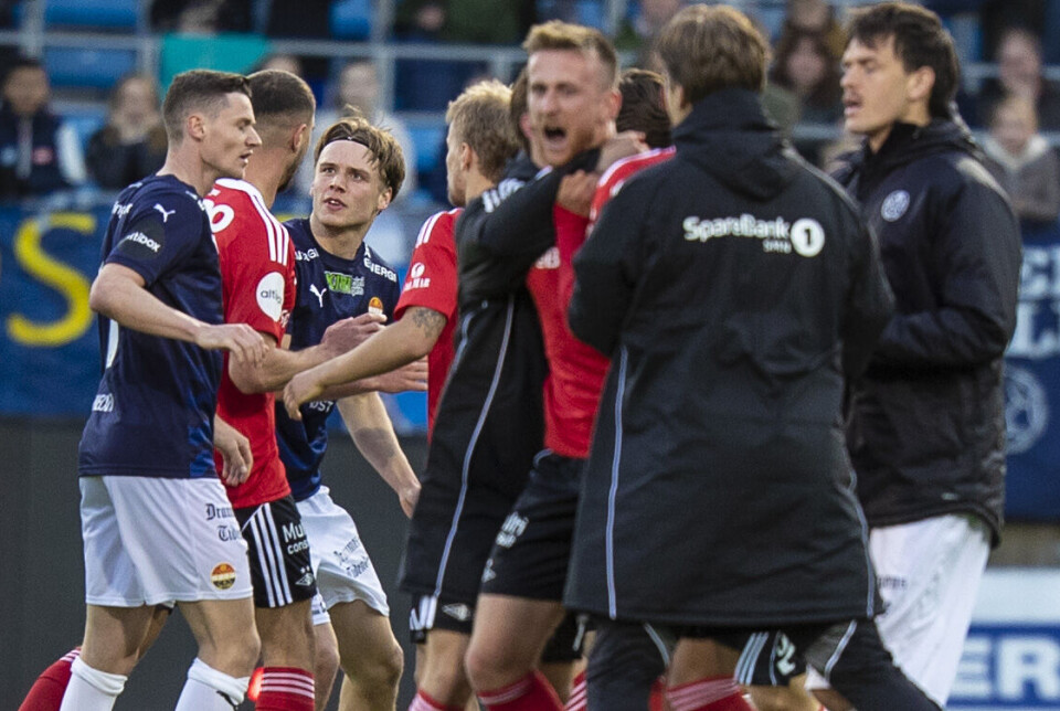 Her barker de sammen på banen