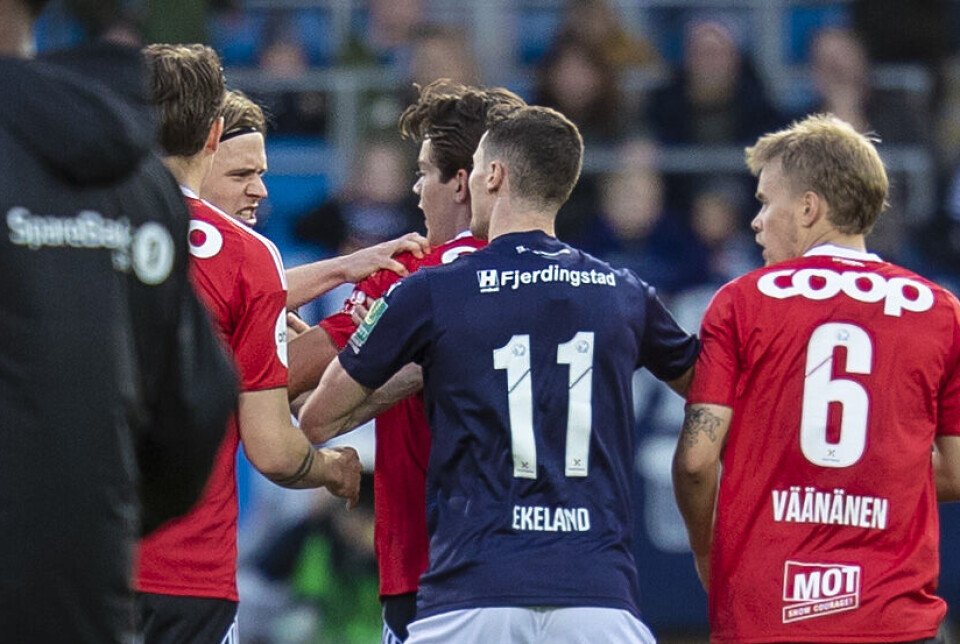 Her barker de sammen på banen