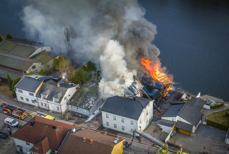 Flere hus i brann på Landfalløya