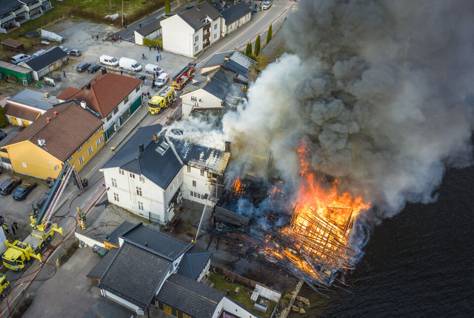 Flere hus i brann på Landfalløya