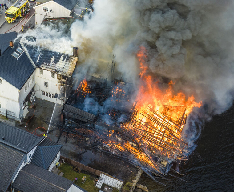 Brann-etterforskning: Tomta skal finkjemmes av krimteknikere