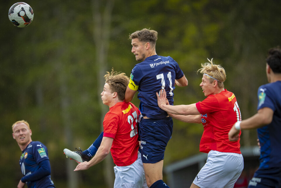 Slo lillebror 5-0 foran 2.000 tilskuere