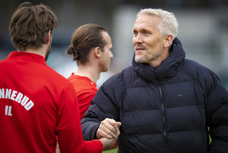 Slo lillebror 5-0 foran 2.000 tilskuere