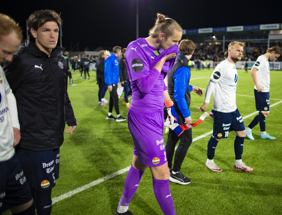 FORTVILTE: Godset-spillerne og målvakt Eirik Holmen, som ikke fikk noen redninger.