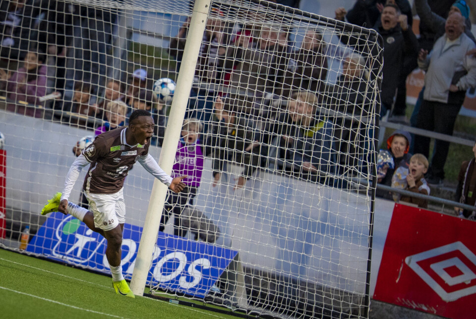 Ville jubelscener da Mjøndalens Alieh Conteh satte 1-0.
