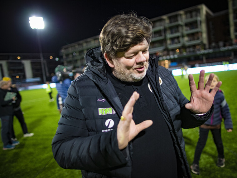 DOLLARGLIS: MIF-sjef Ronny Johnsen har ikke hatt for mye midler til å holde hjulene i gang de siste par årene, men kan nå trolig se frem mot ekstra million-inntekter etter Godset-kampen.