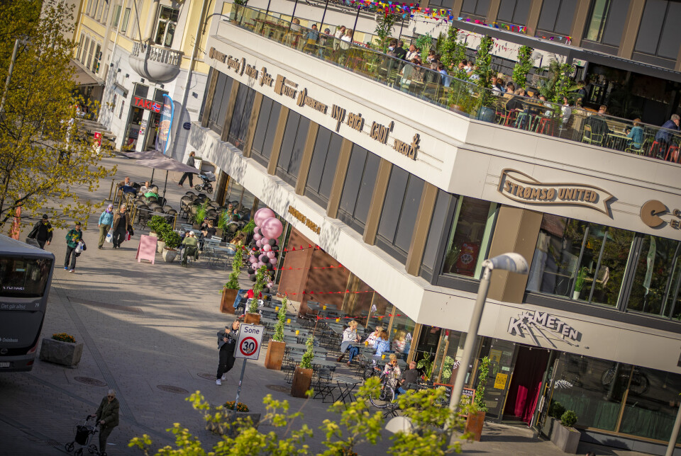 LIV OG RØRE: «Vinkelen» bestående av gågatedelen i Tollbugata fra Kings Arms og ut mot Strømsø Torg fra det gamle Vegvesen-bygget har nå blitt rene utelivsdestinasjonen med til sammen ti utesteder.