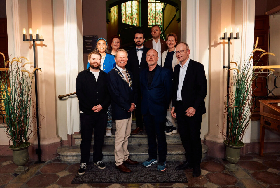 Jury og vinnere av priser og stipend i 2025: Foran fra venstre: Emil Bø, Ulf Erik Knutsen, Kristian Klausen, Jørn Fevang. Bak fra venstre: Stephanie Uggerud Haugerud, Sølvi Therese Brandt Bestvold, Magnus Aannestad Oseth, Lavrans Gabriel Øvensen Kierulf og Jorunn Staavi Larsen.
