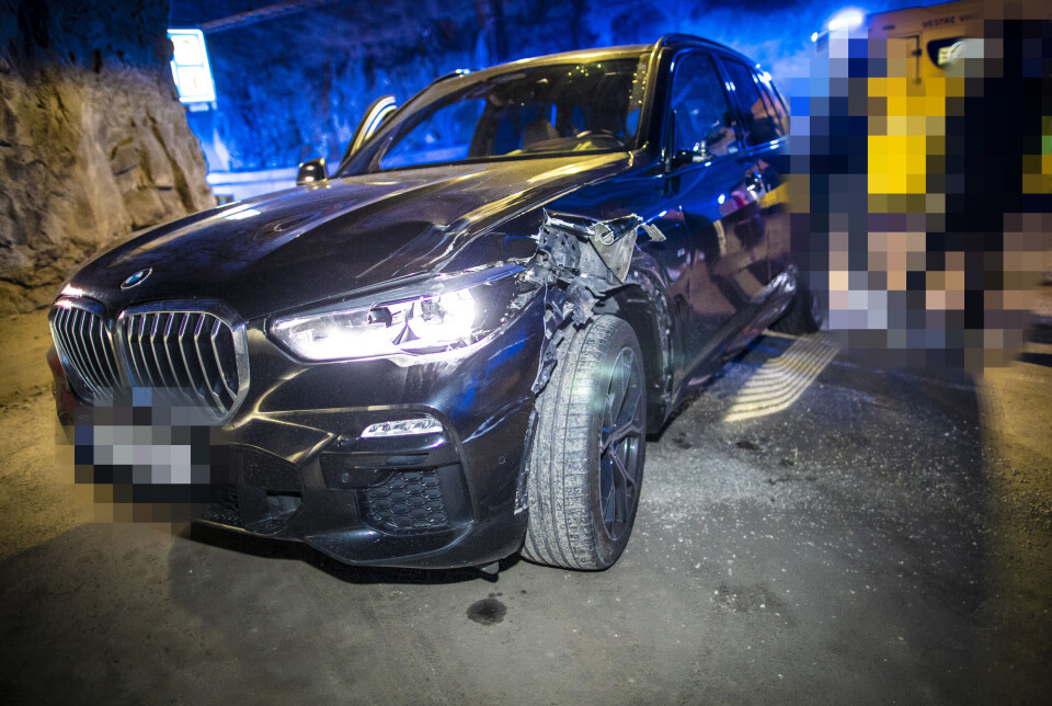 Bilen har skader på venstre forskjerm etter hendelsen.