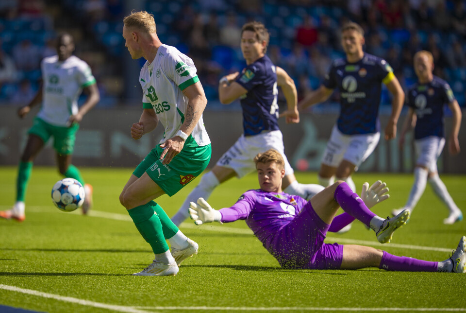 VANSKELIG DEBUT: Simo Lampinen-Skaug debuterte i Godset-målet, og fikk mer enn nok å gjøre - her med baklengsmål etter kun fem minutter.