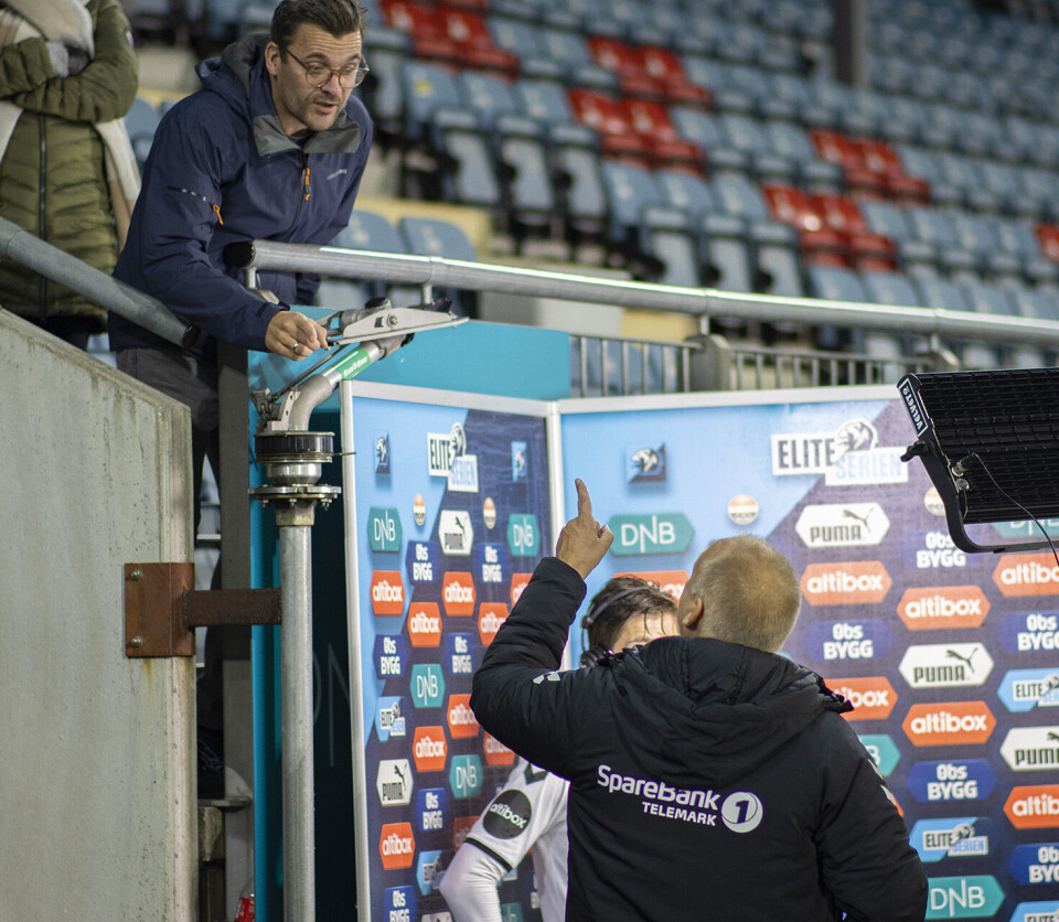 KLARE MELDINGER: Fagermo i opphetet diskusjon med tidligere supportersjef i Godsetunionen Christian Stråle under Fagermo-æraen - her etter et oppgjør mot Odd i 2019.