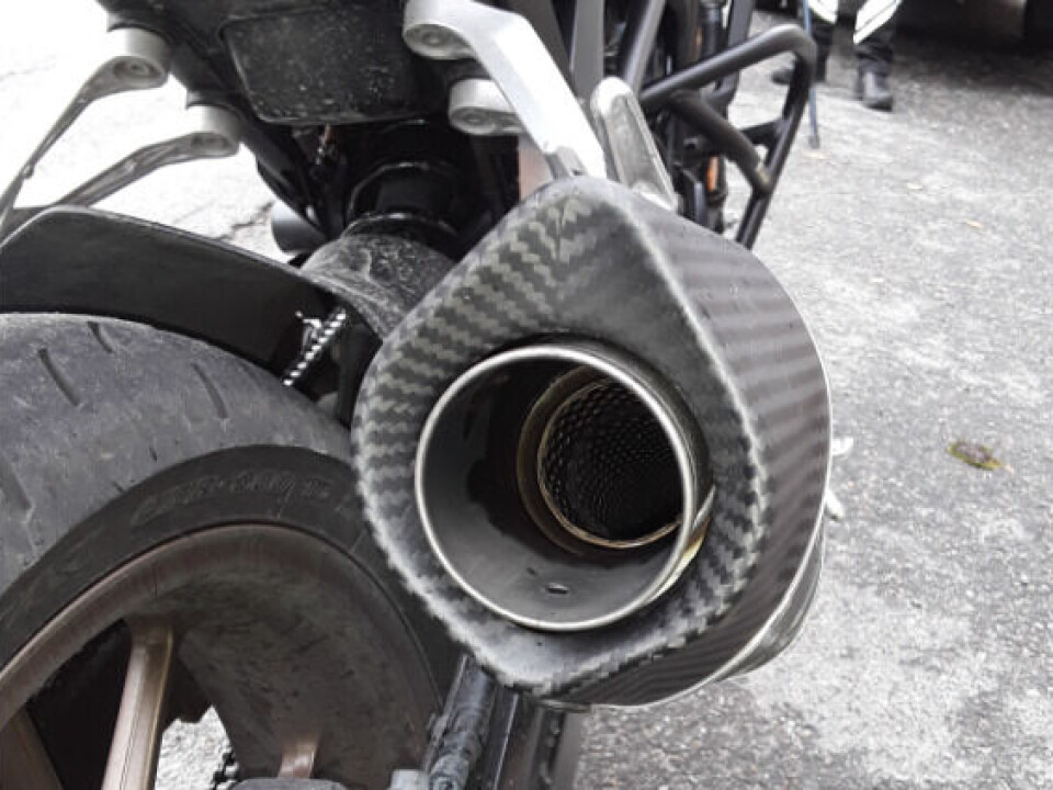 OMBYGD: Det er ikke lov til å bygge om eksosanlegget på motorsykkelen slik at den bråker mer.