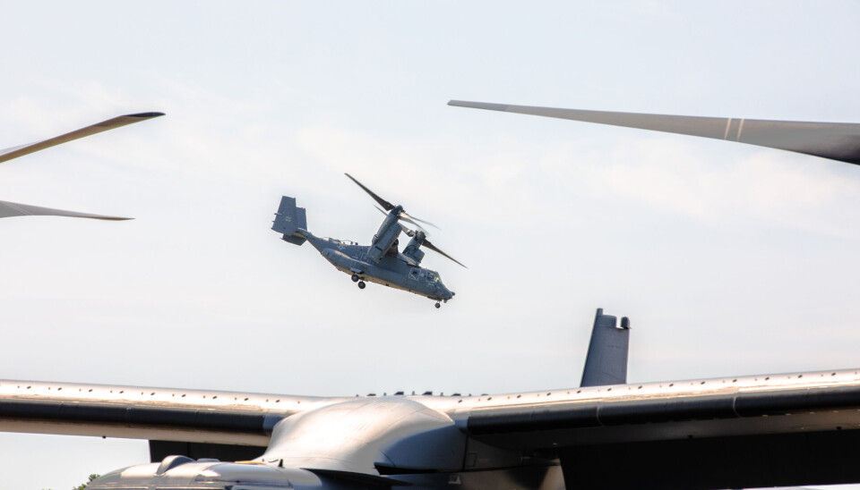 ØVER SAMMEN: Forsvaret i Norge øver sammen med amerikanske Osprey-helikoptre for styrke beredskapen.