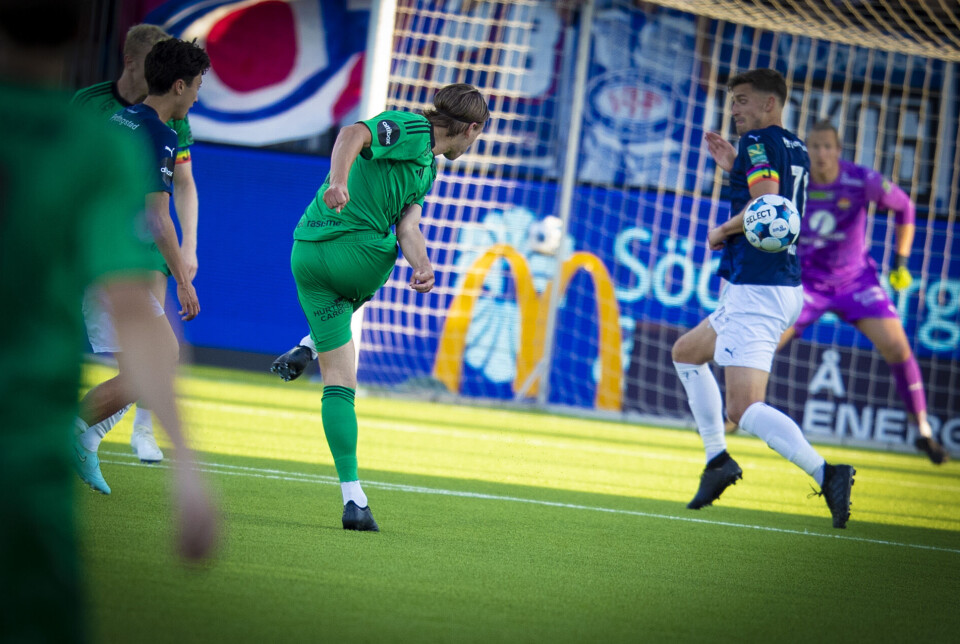BLE SKYTESKIVE: Vålerenga hadde en haug med skudd på mål. Godset-kaptein Gustav Valsvik er bare en skygge av seg selv og må brette opp ermene - eller gi bort kapteinsbindet til noen andre etter en rekke kamper han ikke evner å gå foran med den rette innstillingen.