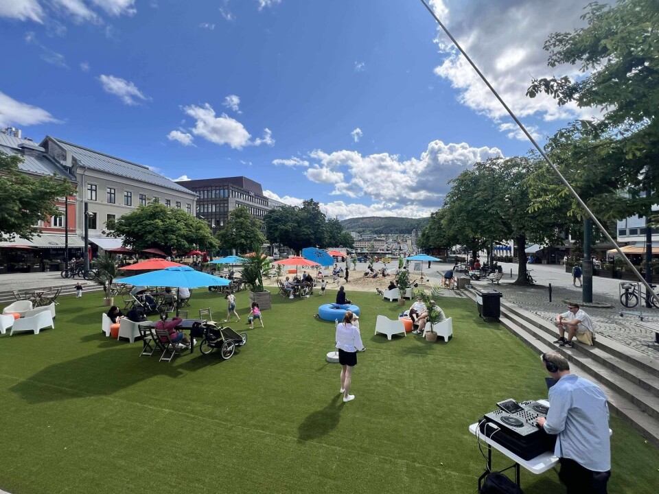 Byr på strandlounge og sommermusikk på torget
