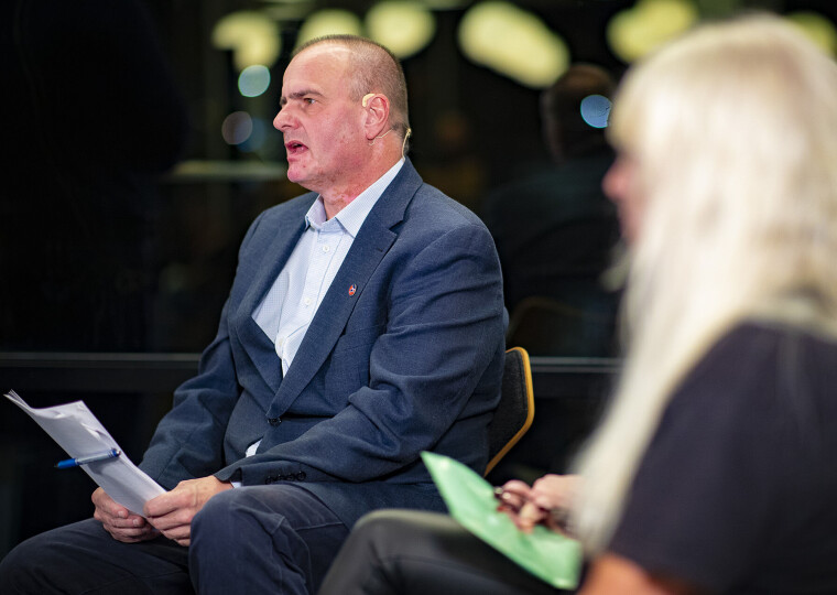 SIAN-leder Lars Thorsen under dialogmøte på Drammensbiblioteket.