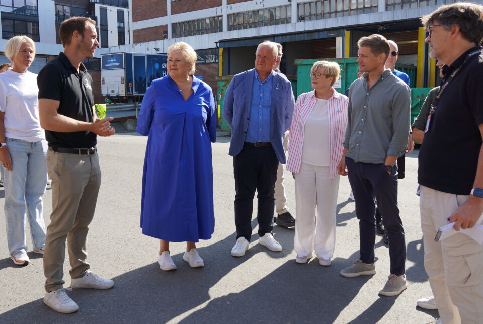 OMVISNING: Erna Solberg fikk bli høre mer om historien til Norges eldste bryggeri.