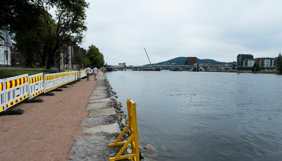MUREN: Her er gangveien åpen igjen og muren har blitt rustet opp. Det er ikke en del av offentlig gjestebrygge.