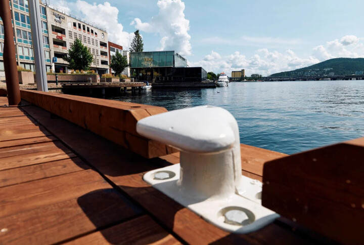 ÅPENT IGJEN: Området ved Skutebrygga har fått en ny, fin gjestebrygge som er åpen for fortøyning.