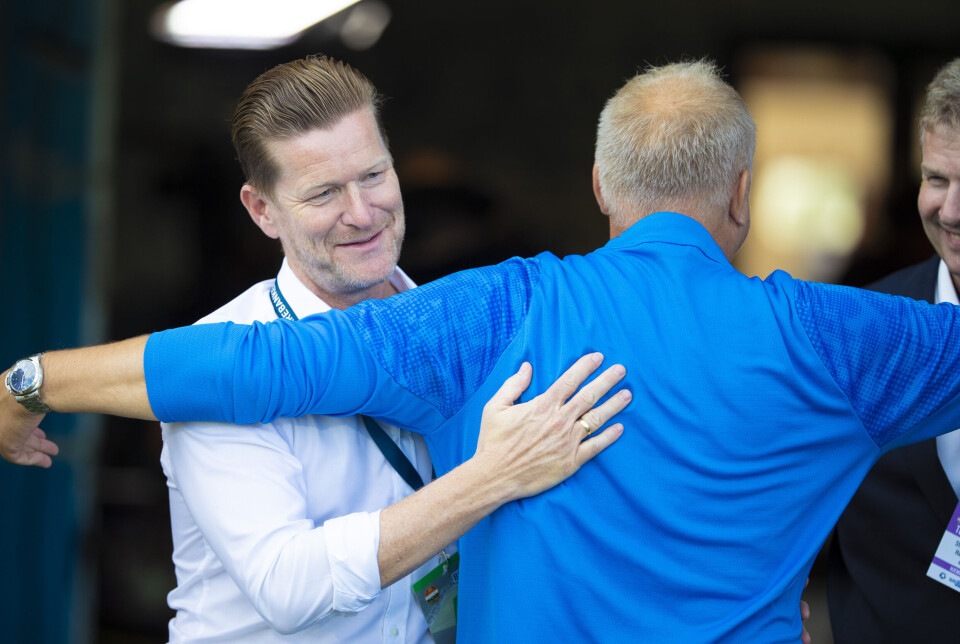 BAMSEKLEM: Daglig leder Magne Jordan Nilsen, hovedtrener Dag-Eilev og sportssjef Jostein Flo la ikke skjul på seiersgleden.