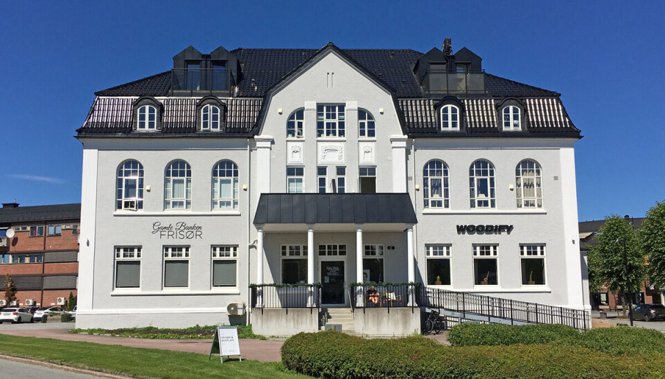 VOKSER VIDERE: Gamle Banken Frisør har på fem år vokst fra én til snart fire faglærte frisører i det ærverdige bygget midt i Hokksund.