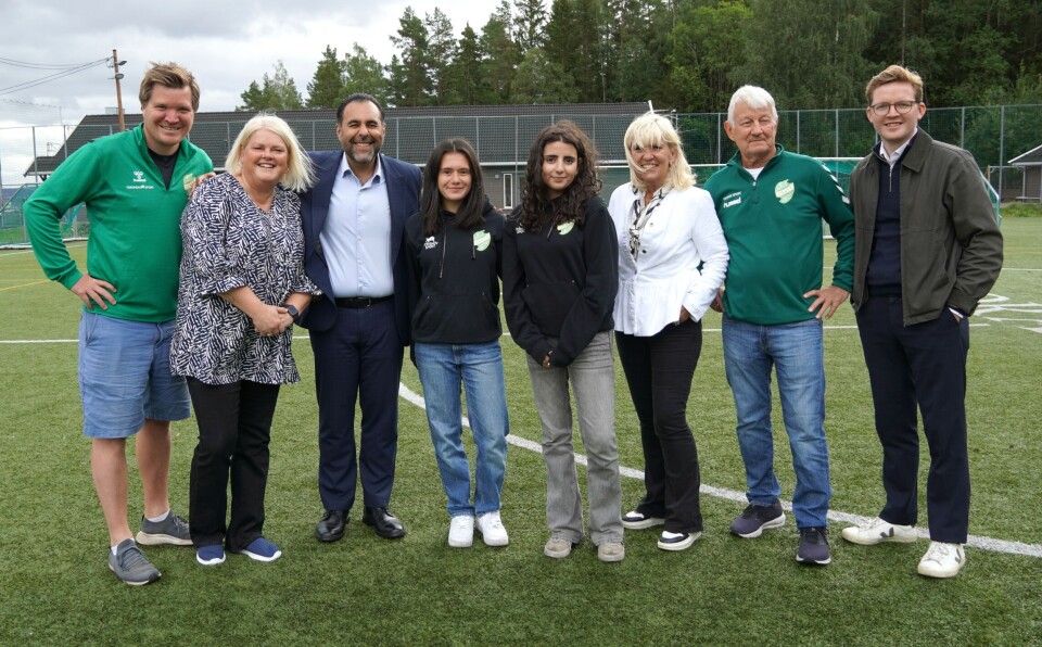 STØTTER FRIVILLIGHETEN: Drafns sportslige leder og klubbkoordinator Eivind Knudsen, ordfører i Ål og regionrådsleder i Hallingdal Solveig Vestenfor (Ap), stortingspresident Masud Gharahkhani (Ap), instruktørene Berra Akteke og Maya Yomok, partisekretær Kari-Anne Opsal (Ap), styreleder i Drafn Ulf Brosø og stortingsrepresentant Even Røed (Ap) besøkte Drafn i Drammen for å se hva idrett og frivillighet betyr for barn og unge.
