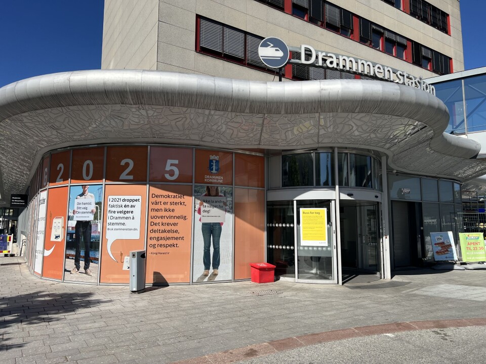 HER KAN DU STEMME NÅ: Et av flere lokaler i Drammen som du kan forhåndsstemme er på Drammen stasjon.