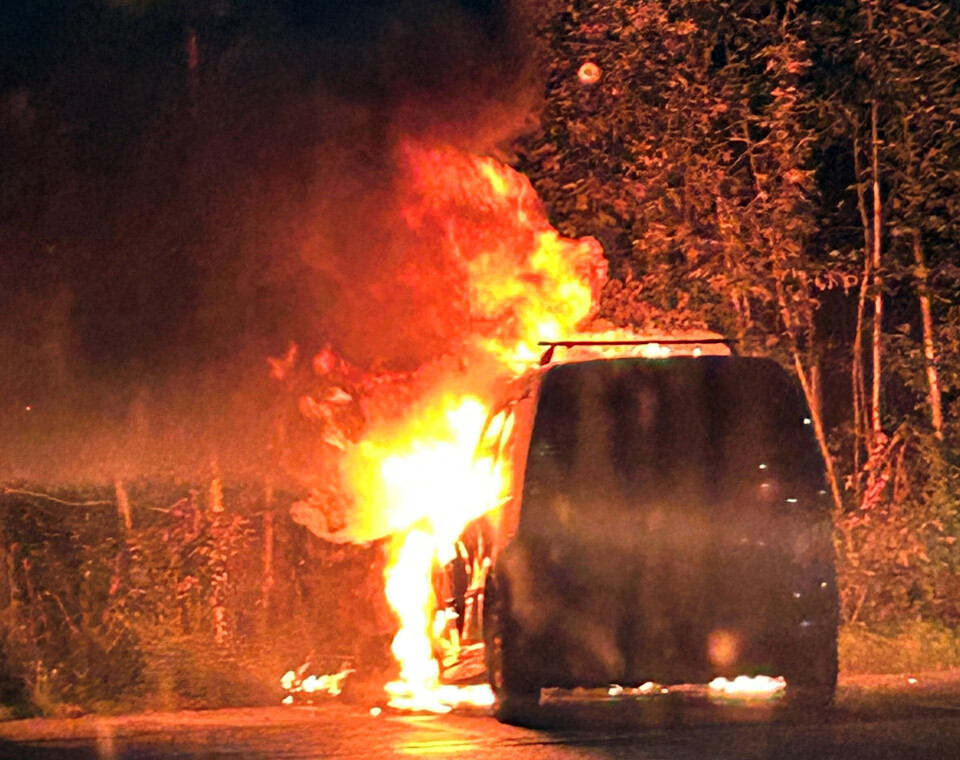 Bil utbrent etter brann
