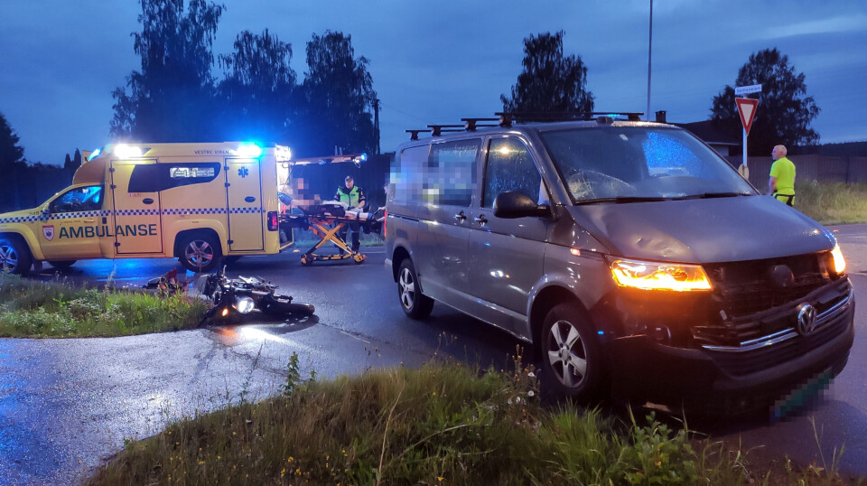 Bil og MC har kollidert i Vestfossen