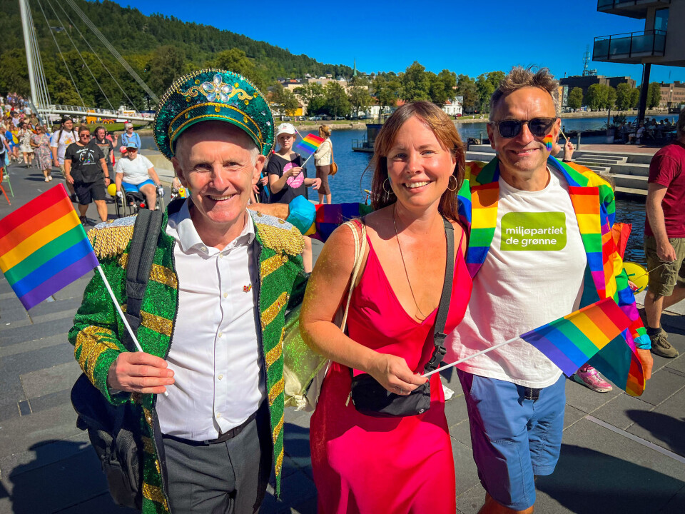 LEDER AV MILJØBEVEGELSEN I EUROPA: Til venstre Ciarán Cuffe fra Irland sammen med stortingskandidat Cathrin Janøy fra Drammen og partileder i MDG Arild Hermstad.