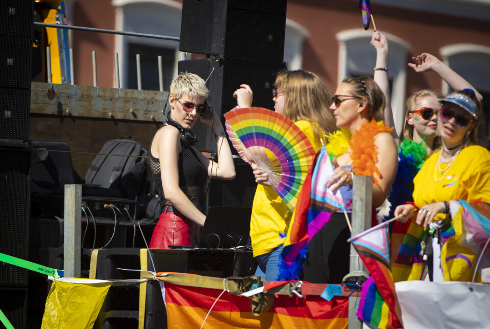 Europa-topp la turen til Drammen i rekordstor pride-parade