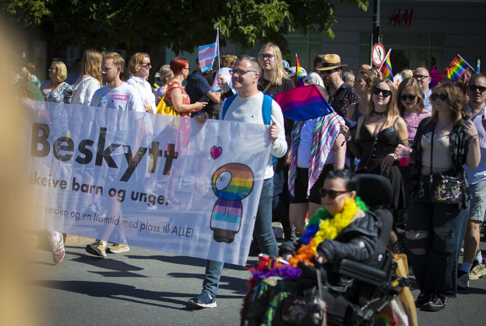 Europa-topp la turen til Drammen i rekordstor pride-parade