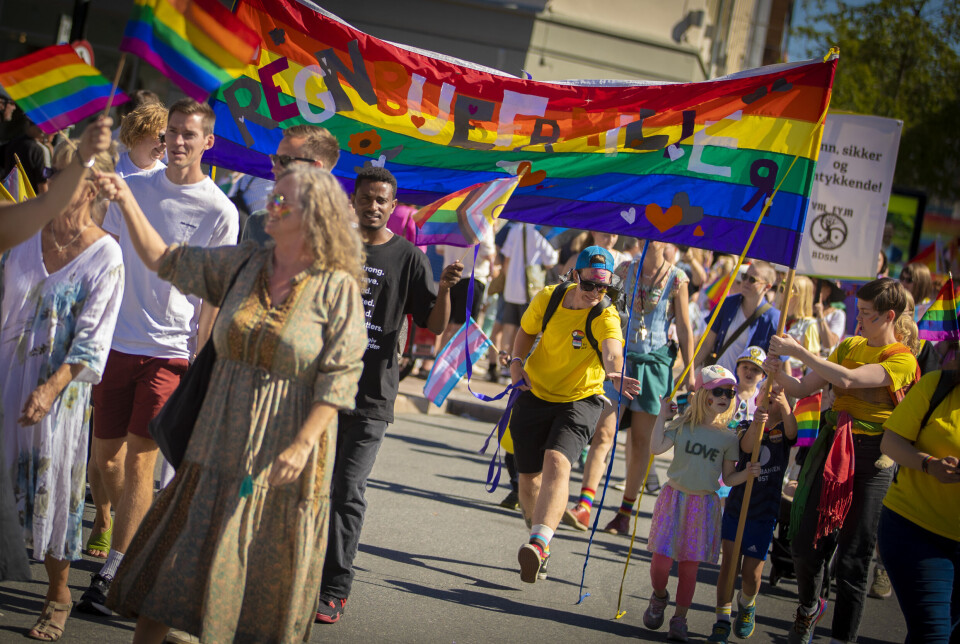 Europa-topp la turen til Drammen i rekordstor pride-parade