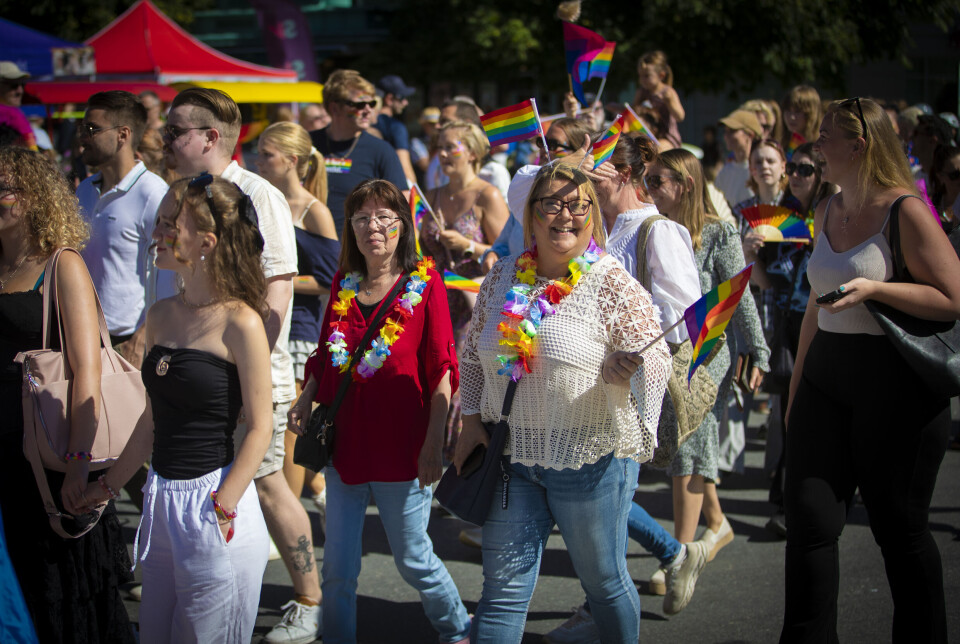 Europa-topp la turen til Drammen i rekordstor pride-parade