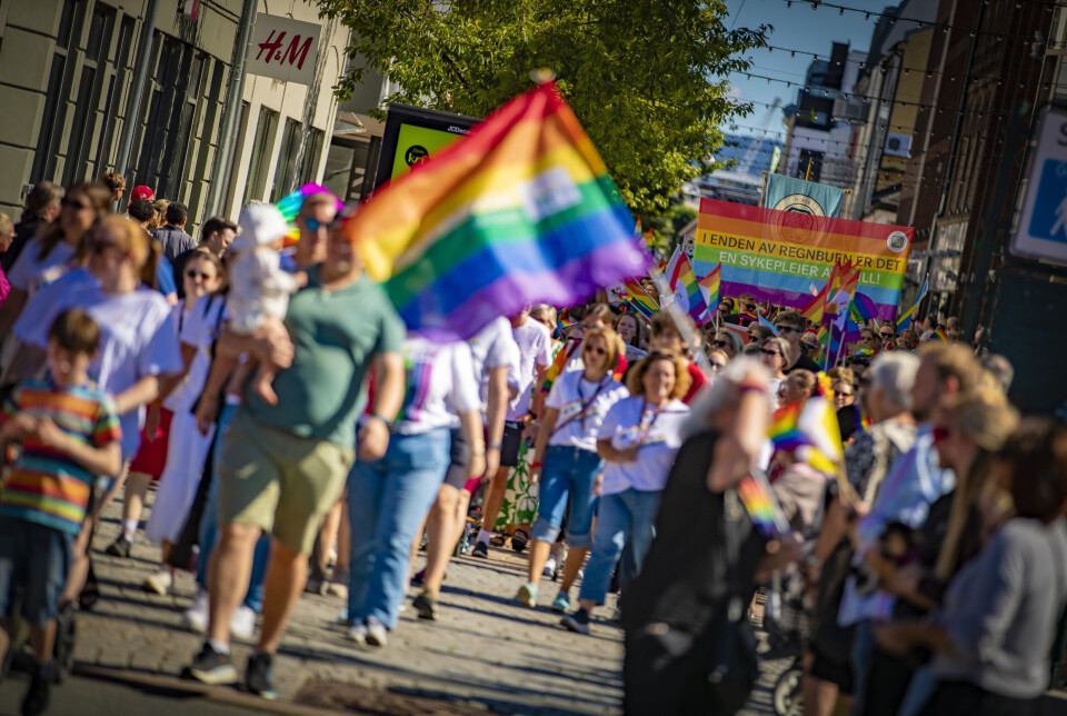 Europa-topp la turen til Drammen i rekordstor pride-parade