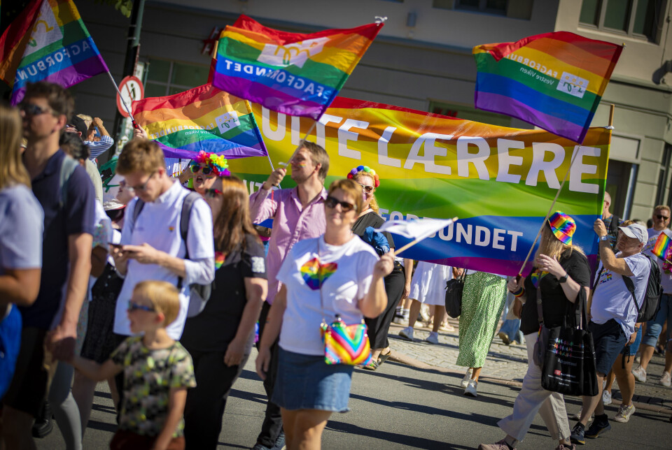 Europa-topp la turen til Drammen i rekordstor pride-parade