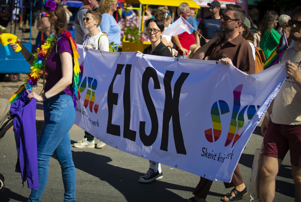Europa-topp la turen til Drammen i rekordstor pride-parade