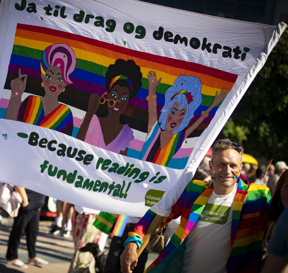 Europa-topp la turen til Drammen i rekordstor pride-parade