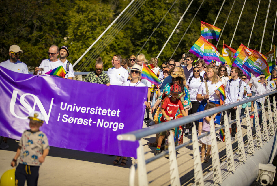 Europa-topp la turen til Drammen i rekordstor pride-parade