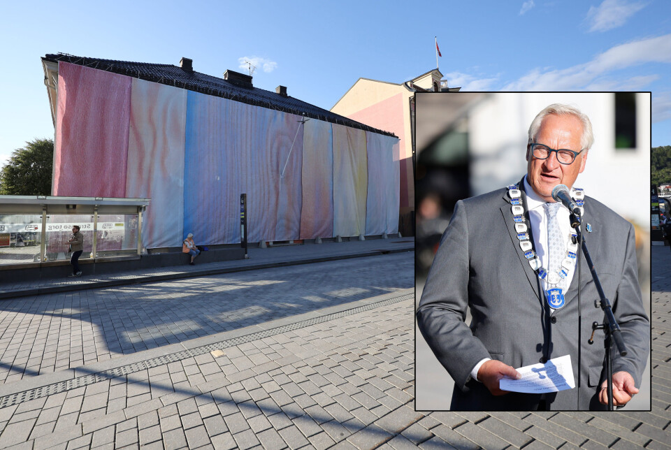Åpnet Elvefestivalen med kunstverk i giga-format