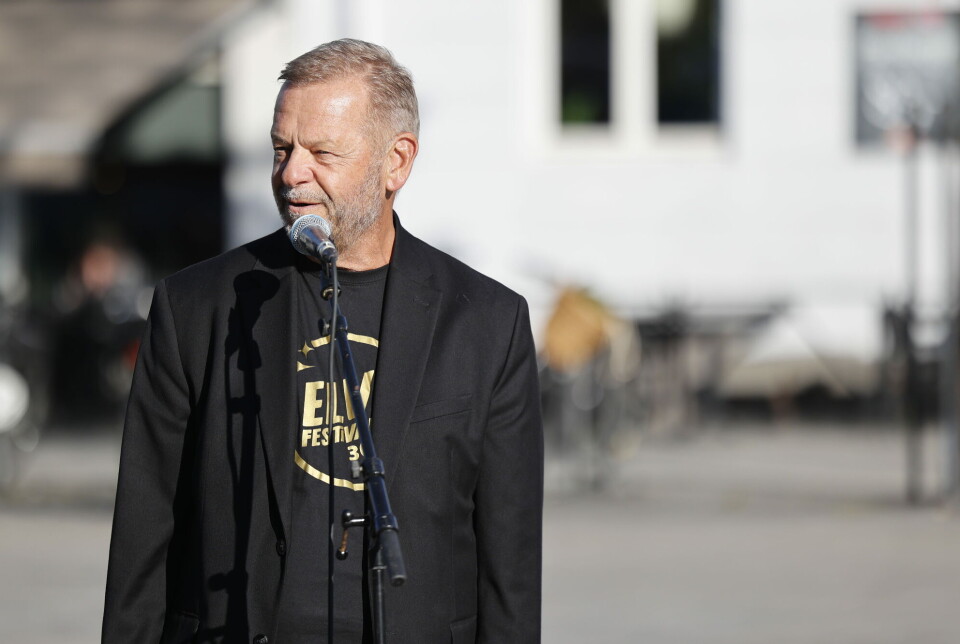 Åpnet Elvefestivalen med kunstverk i giga-format