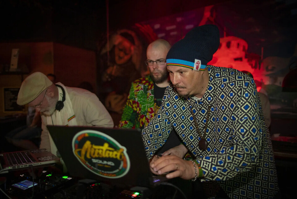 «Mr. Reggae» Asgeir Kabuba Kjeldstad fra Austad Platesnurreri med Admiral P.