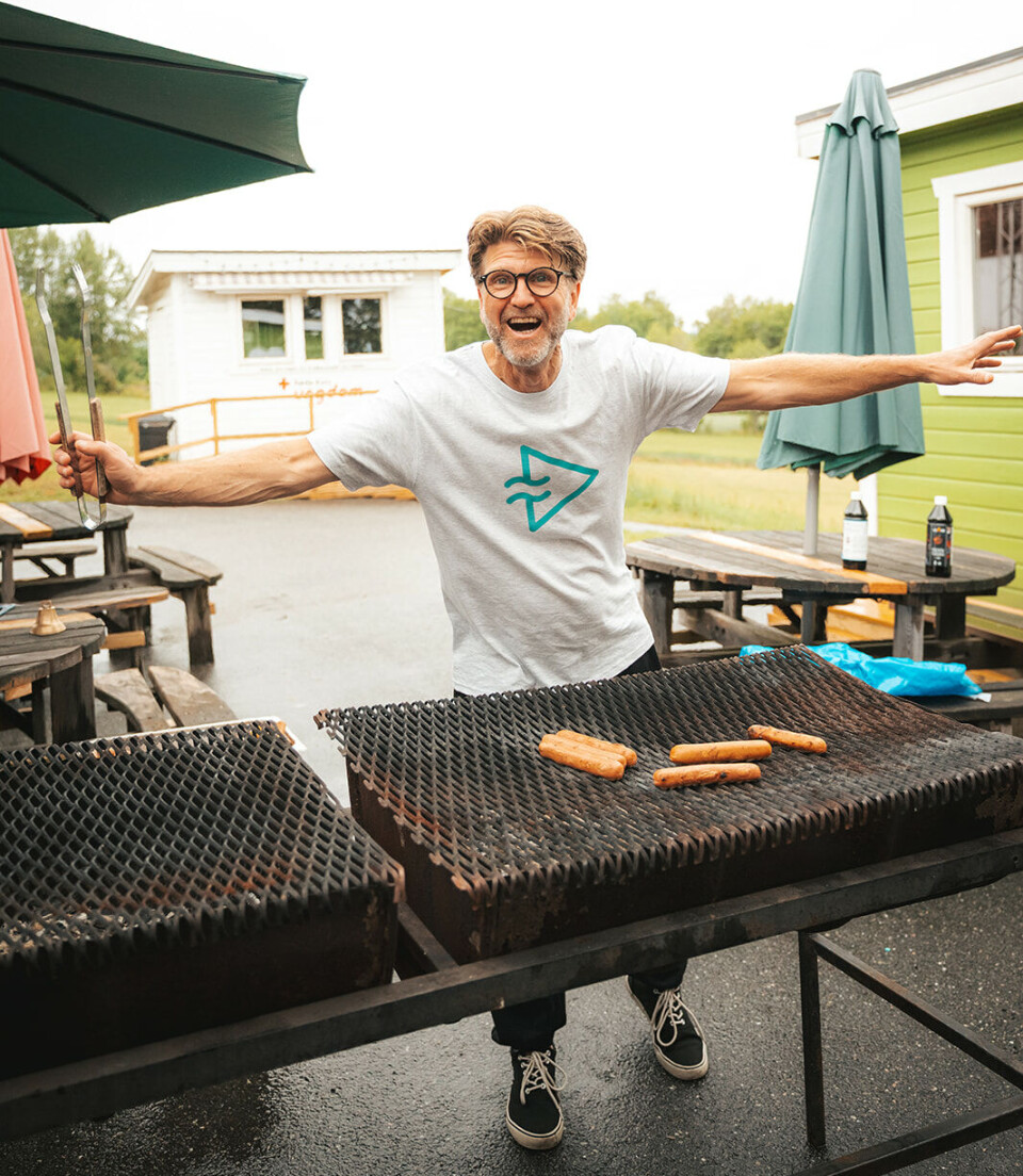 Rett Fram-leder Arild Bjørvåg ved grillen.