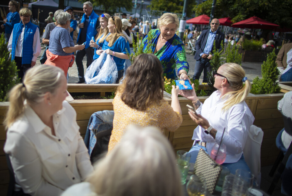 Erna med valg-stunt i Drammen under Elvefestivalen