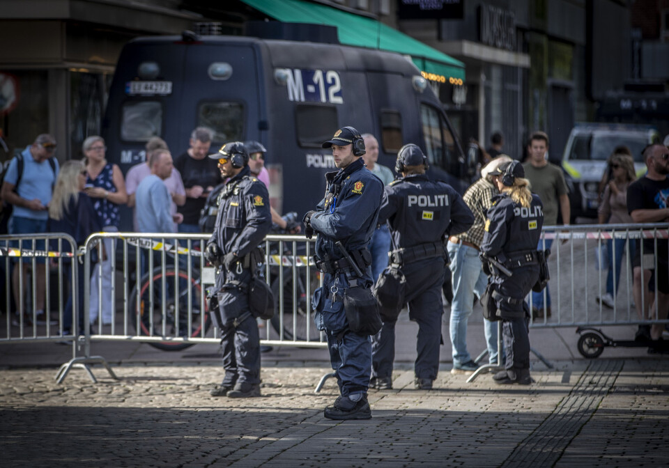 Koranbål bak massive politisperringer