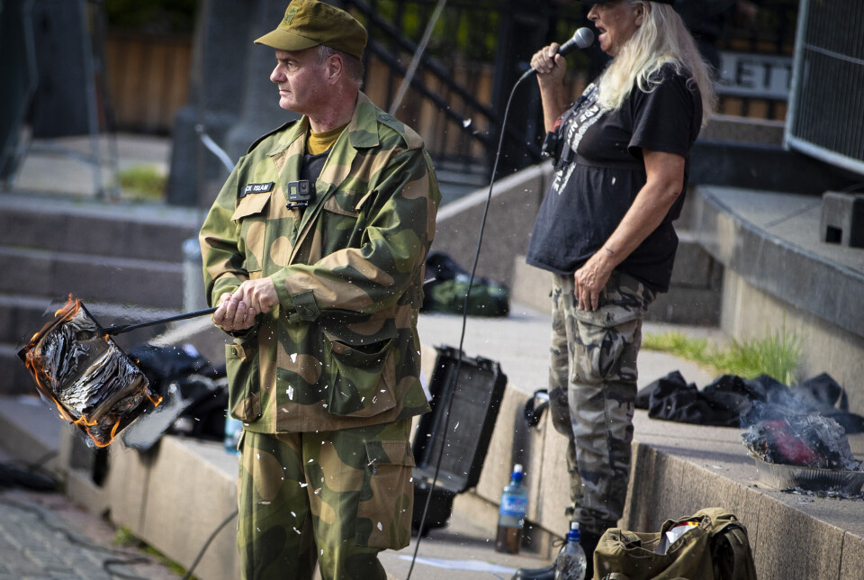 Koranbål bak massive politisperringer