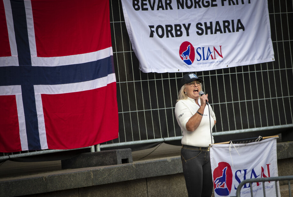 Koranbål bak massive politisperringer
