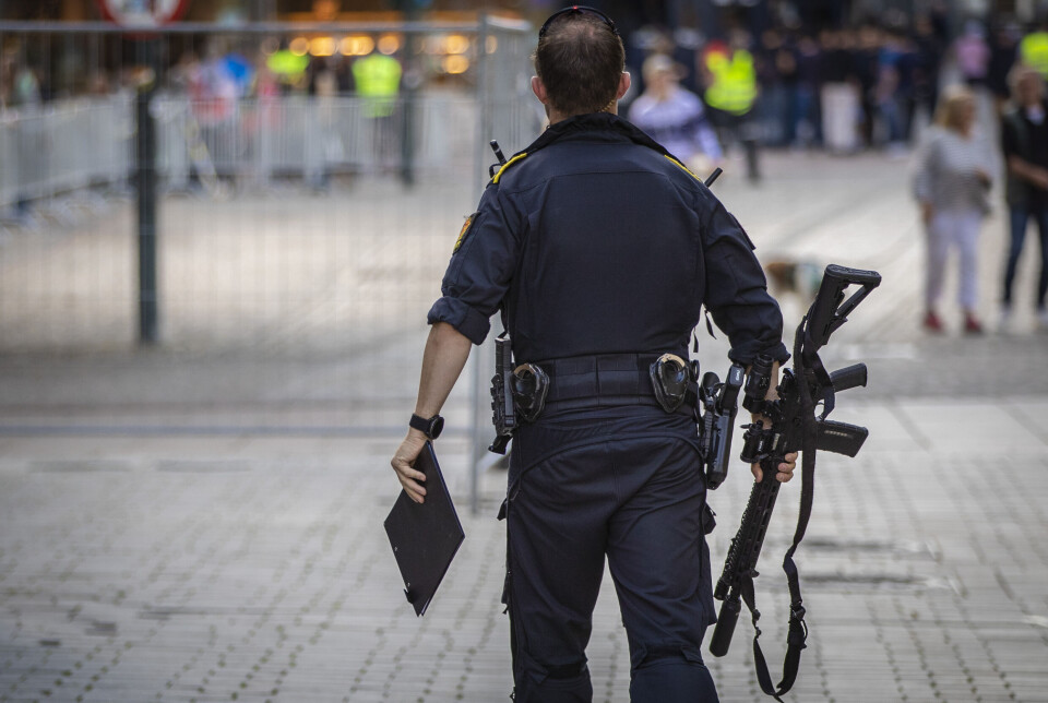 Koranbål bak massive politisperringer